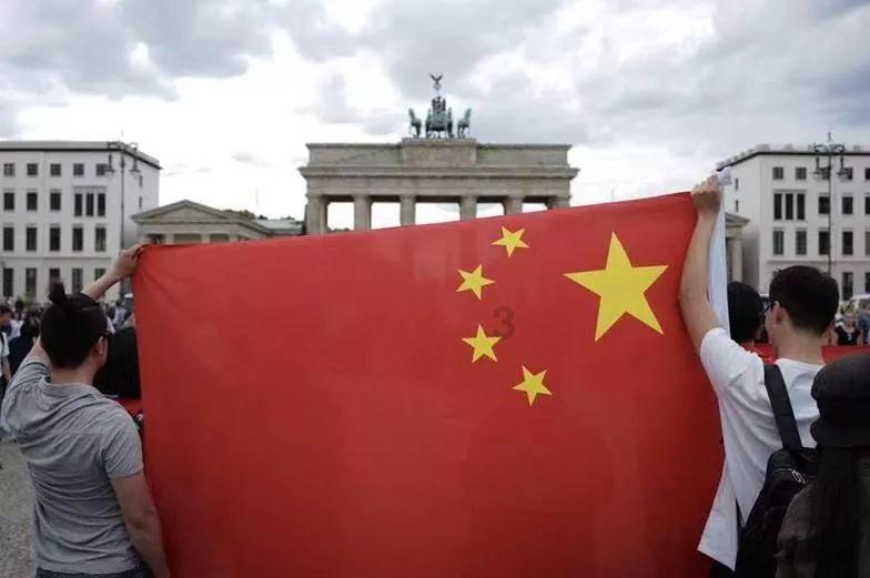 因为弟弟没房，爸妈劝我先给弟弟买，是不是吸女儿血？游戏画面